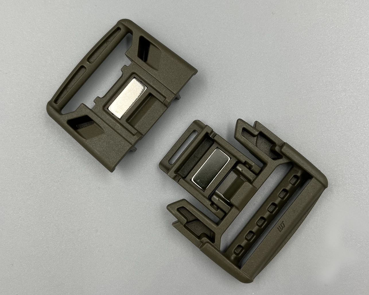 Фастекс магнитный Woojin Plastic 38мм 3348/3349 Олива
