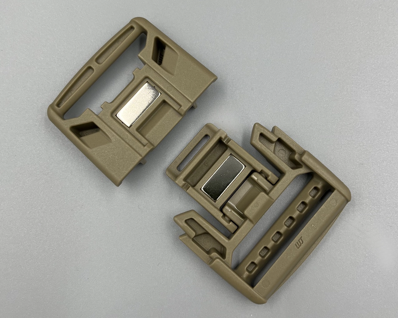 Фастекс магнитный Woojin Plastic 38мм 3348/3349 TAN
