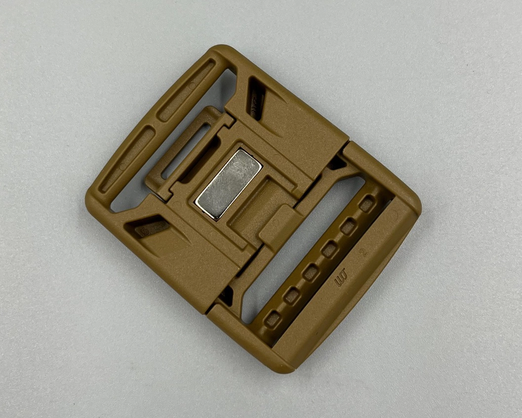 Фастекс магнитный Woojin Plastic 38мм 3348/3349 Coyote Brown