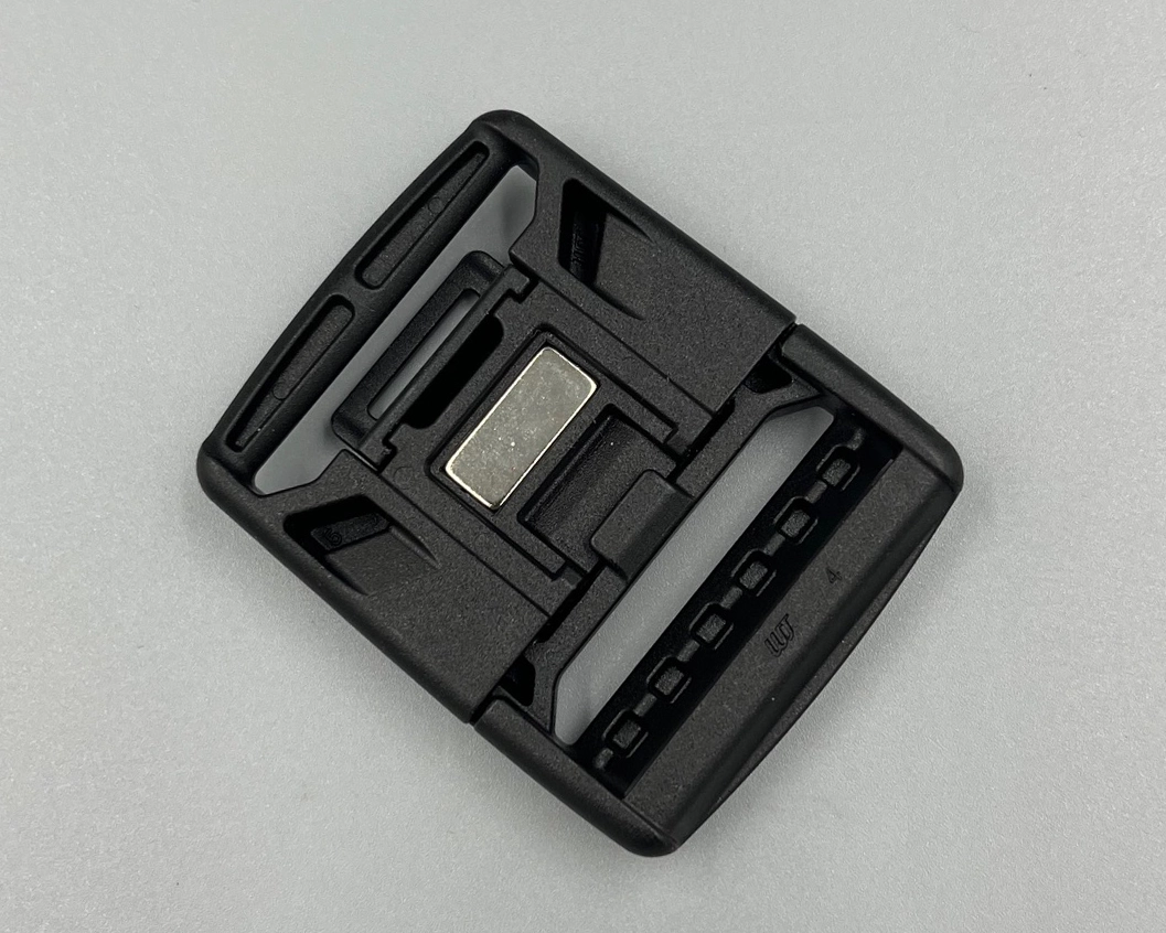 Фастекс магнитный Woojin Plastic 38мм 3348/3349 Черный