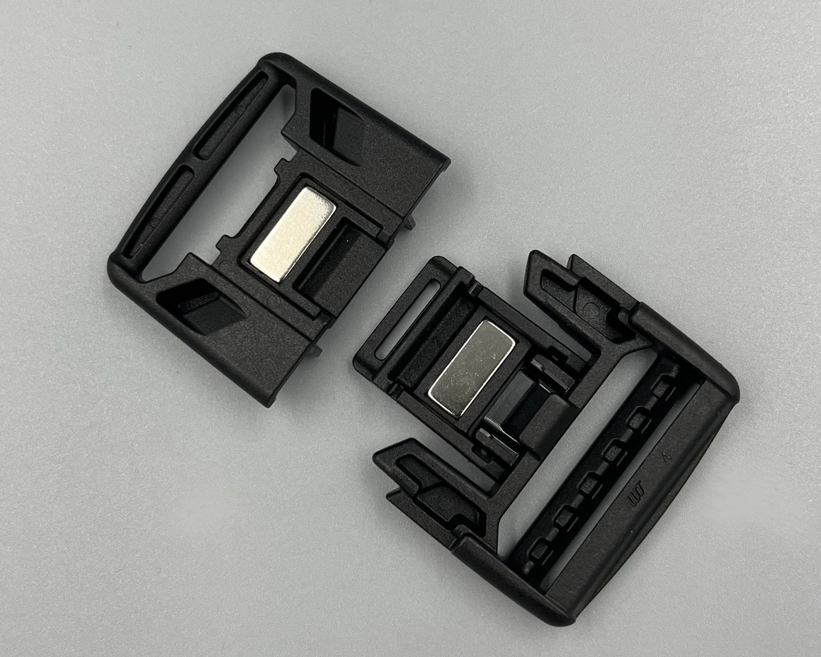 Фастекс магнитный Woojin Plastic 38мм 3348/3349 Черный